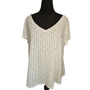 Maurices, cream with black arrows, short sleeve tshirt, v-neck, Plus size 2